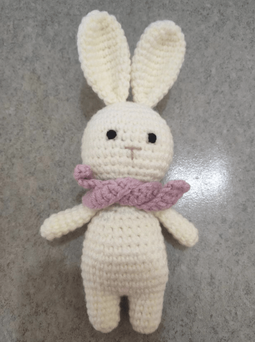Peluche crochet lapin - Écharpe rouge