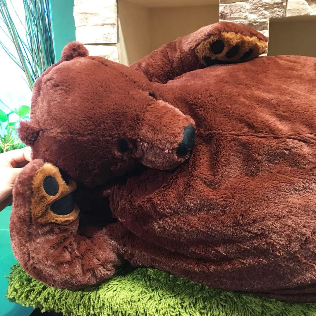 Ours en peluche géant marron et gourmand