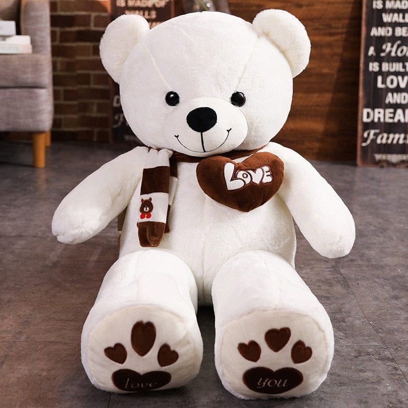 Ours en peluche adorable avec un cœur