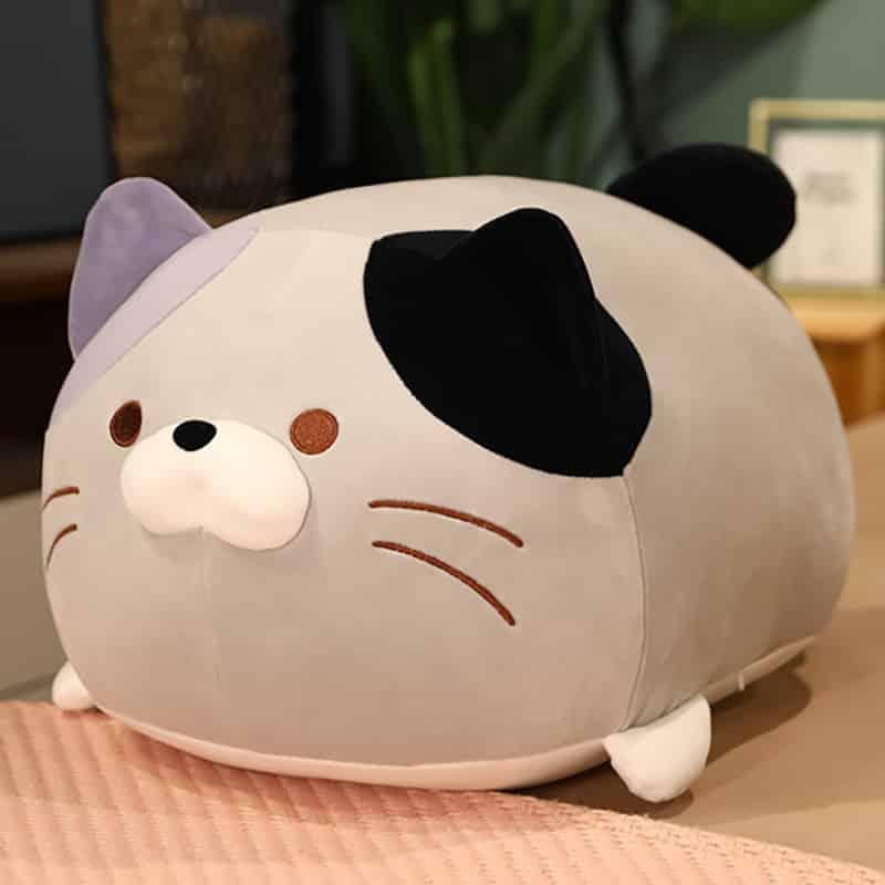 Peluche chat oreiller doux pour une chambre d'enfant cocooning