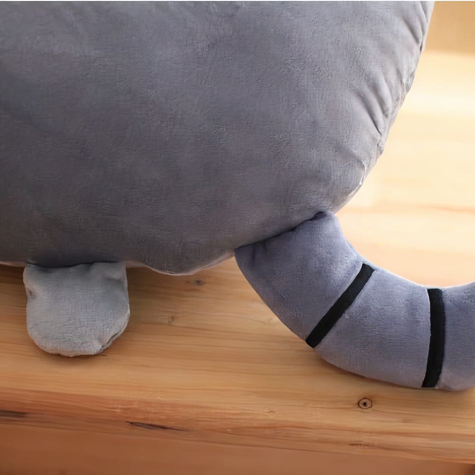 Peluche chat oreiller gris câlin - Décoration intérieure confidentielle