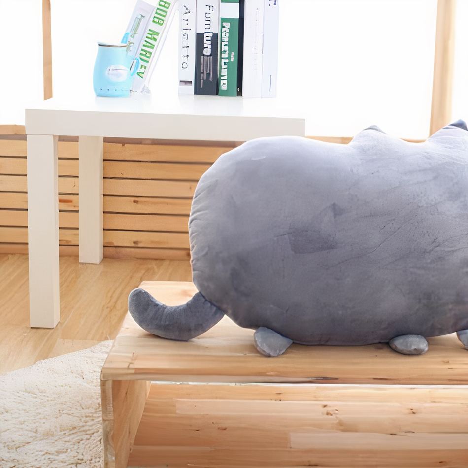 Peluche chat oreiller gris câlin - Décoration intérieure confidentielle
