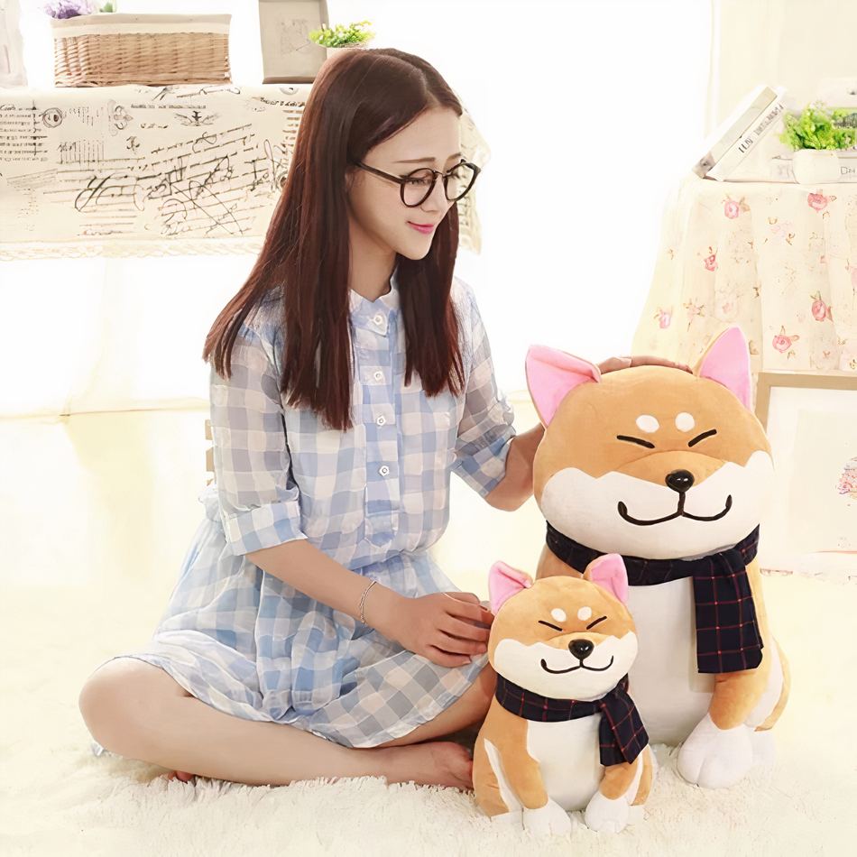 Peluche chien marron adorable pour la chambre de l'enfant
