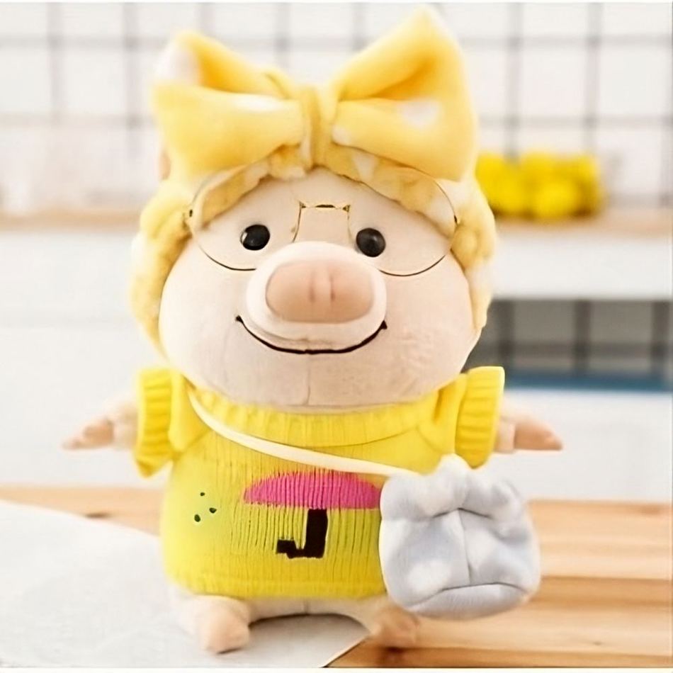Peluche cochon adorable avec pull jaune doux et câlin.
