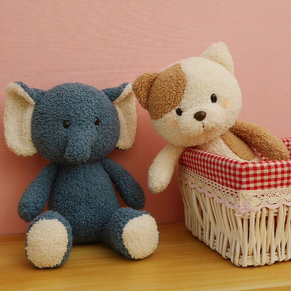 Peluche éléphant gris doux pour une chambre cosy