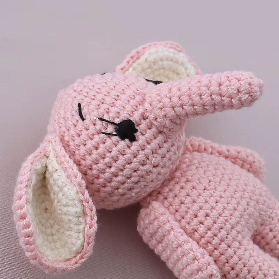 Peluche éléphant rose en crochet doux pour câliner