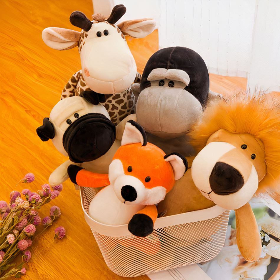 Peluche girafe douce pour enfant, idéale pour les câlins et inspirée de la jungle