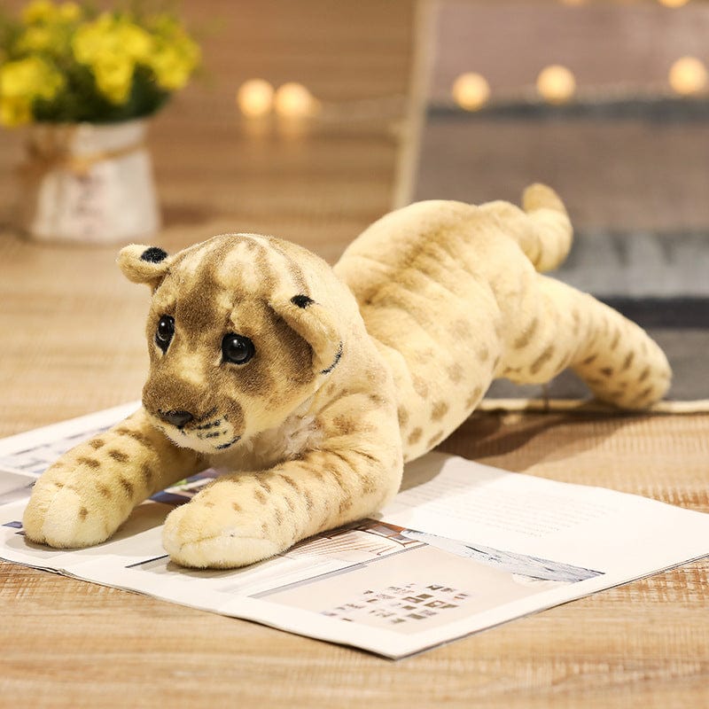 Peluche Lion Bébé Mignon en Pleine Nature