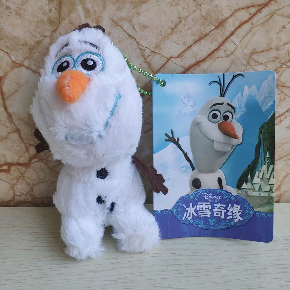 Peluche Olaf Disney : pendentif hivernal câlin