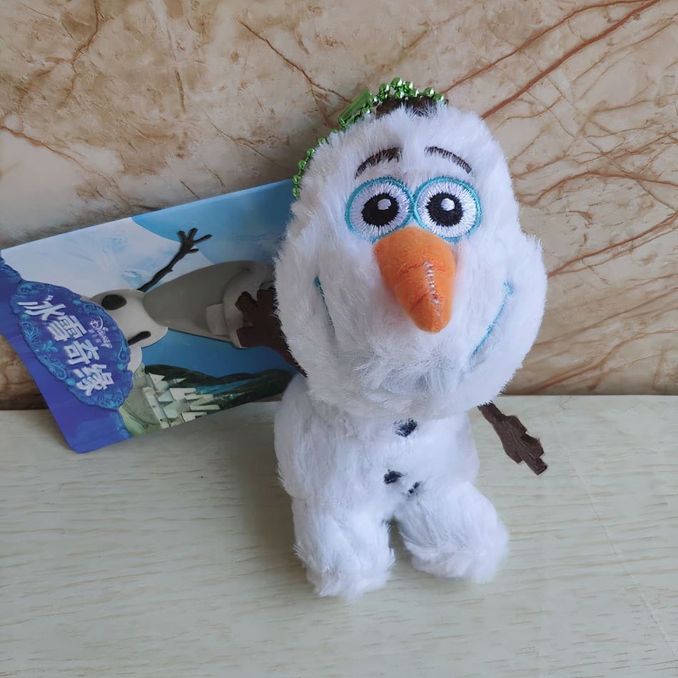 Peluche Olaf Disney : pendentif hivernal câlin