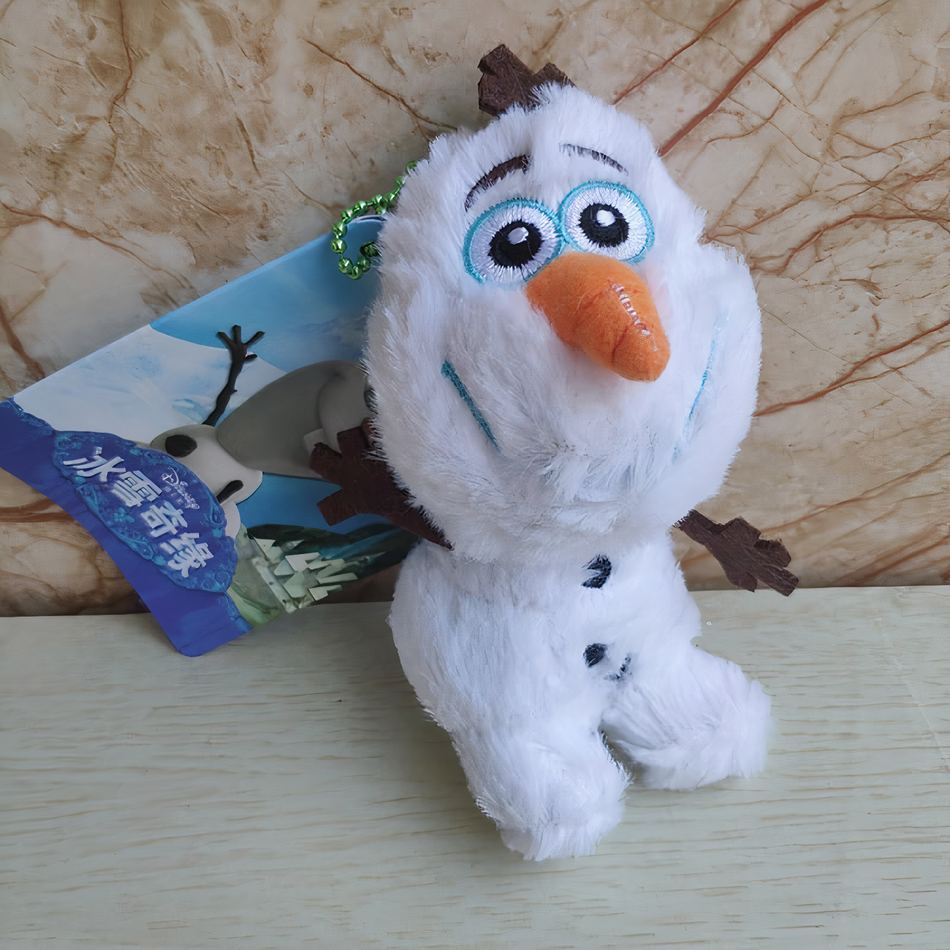 Peluche Olaf Disney : pendentif hivernal câlin