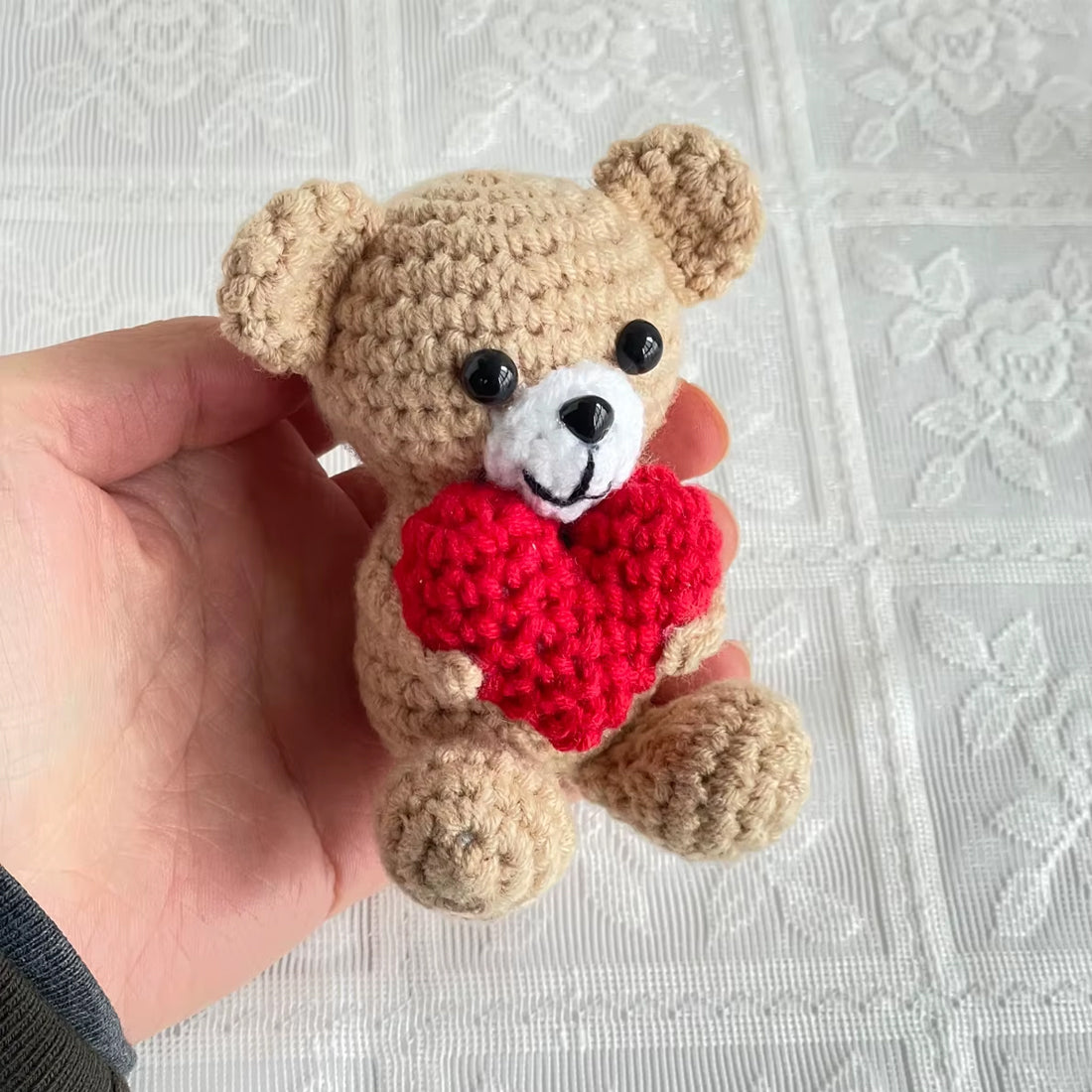 Peluche Ours Crochet Coeur Doux - Cadeau Romantique