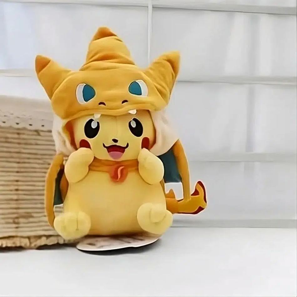 Peluche Pikachu en costume de Dracaufeu pour enfant