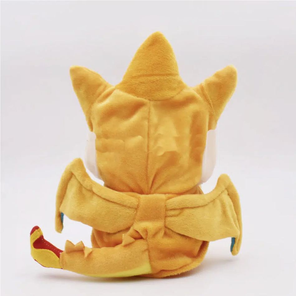 Peluche Pikachu en costume de Dracaufeu pour enfant