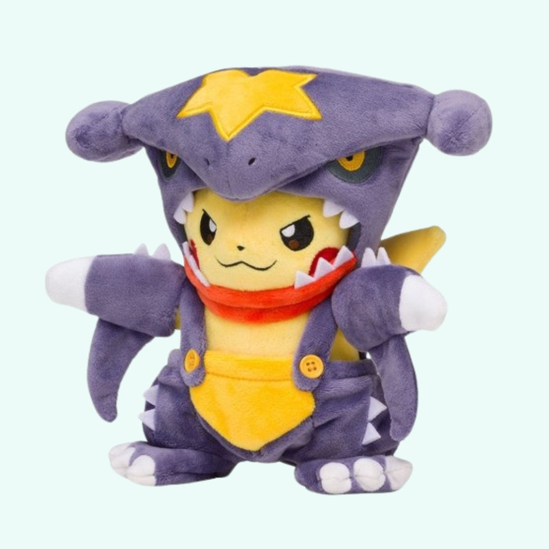 Peluche Pikachu déguisé en Carchacrok Geek Adorable