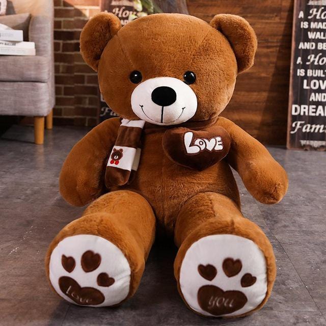 Ours en peluche adorable avec un cœur