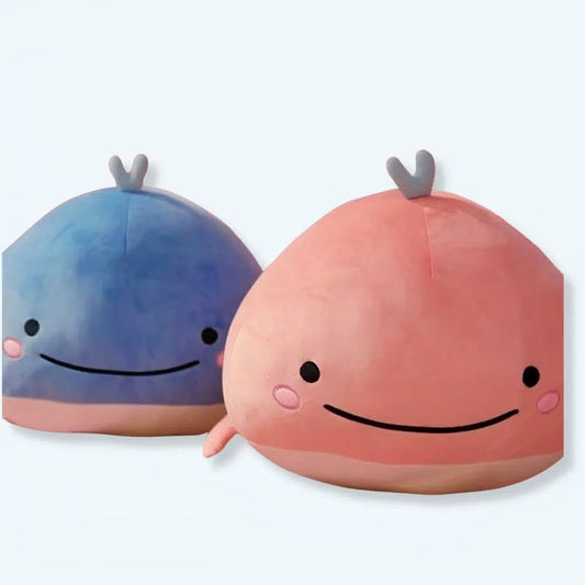 Peluche baleine rose moelleuse pour un câlin océanique.