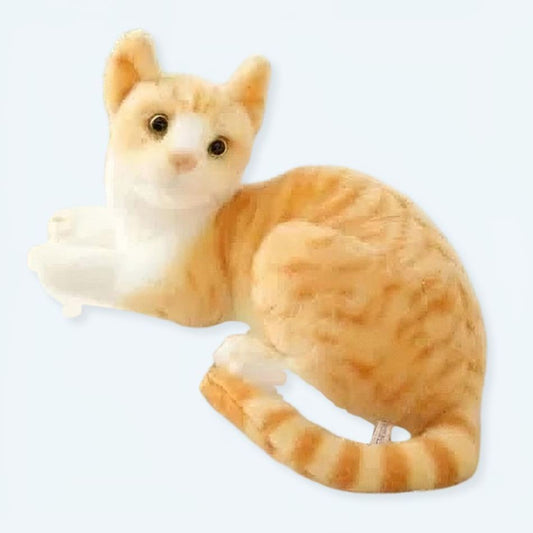 Peluche chat tigré orange doux, idéal pour des câlins chaleureux
