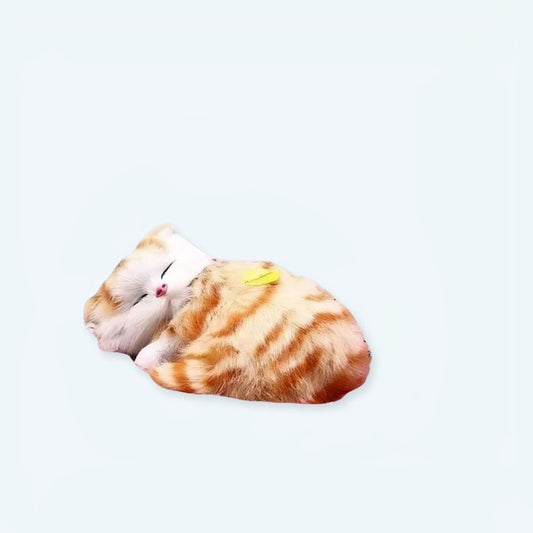 Peluche de chat tigré roux doux et câlin, parfait pour dormir