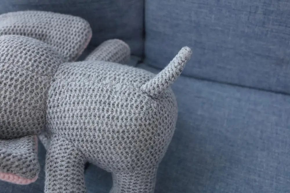 Peluche crochet éléphant gris-rose