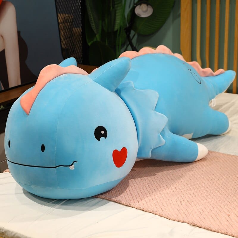 Peluche dinosaure avec logo cœur sur la joue