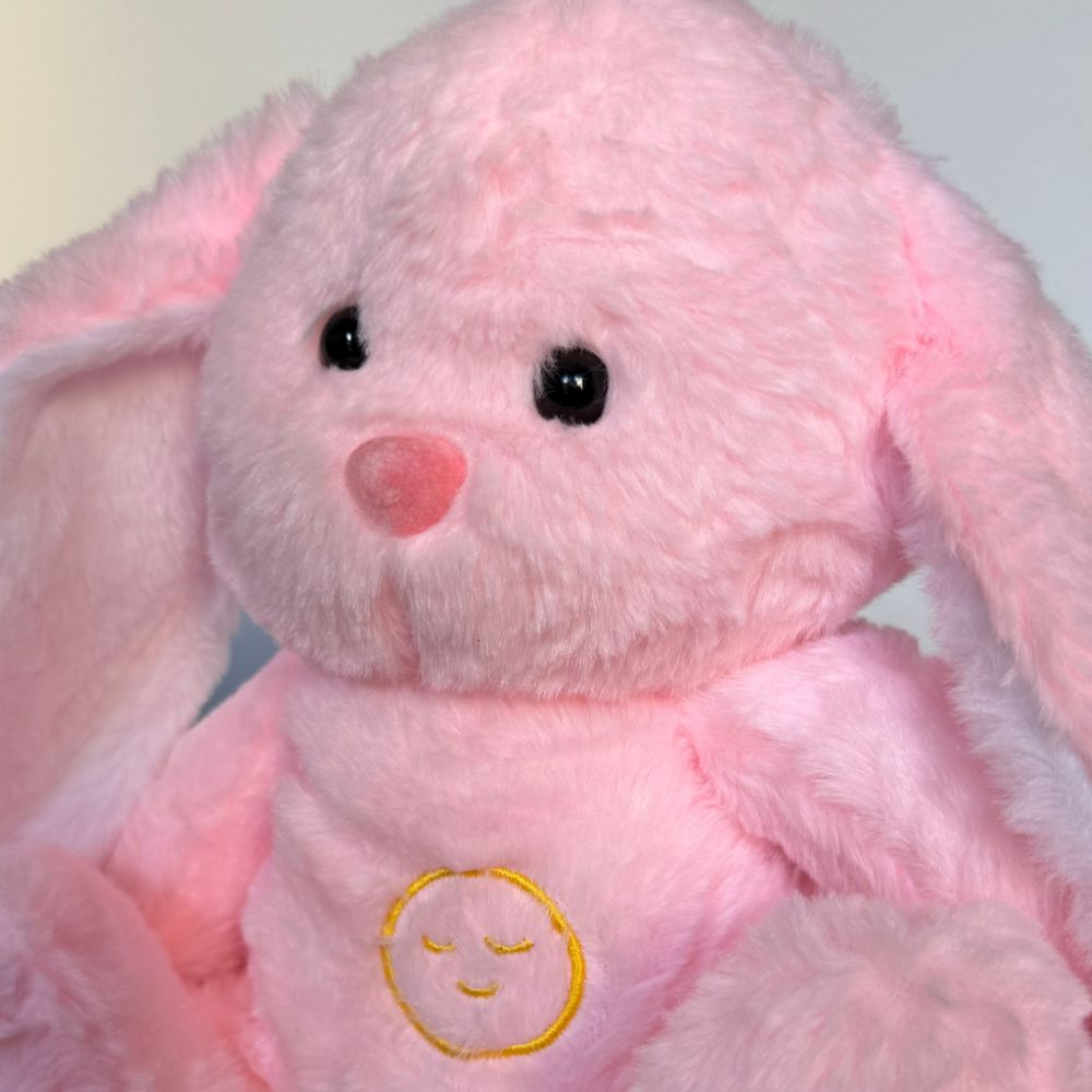 Peluche lapin rose : veilleuse douce pour sommeil d'enfant.
