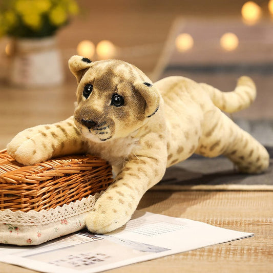 Peluche Lion Bébé Mignon en Pleine Nature