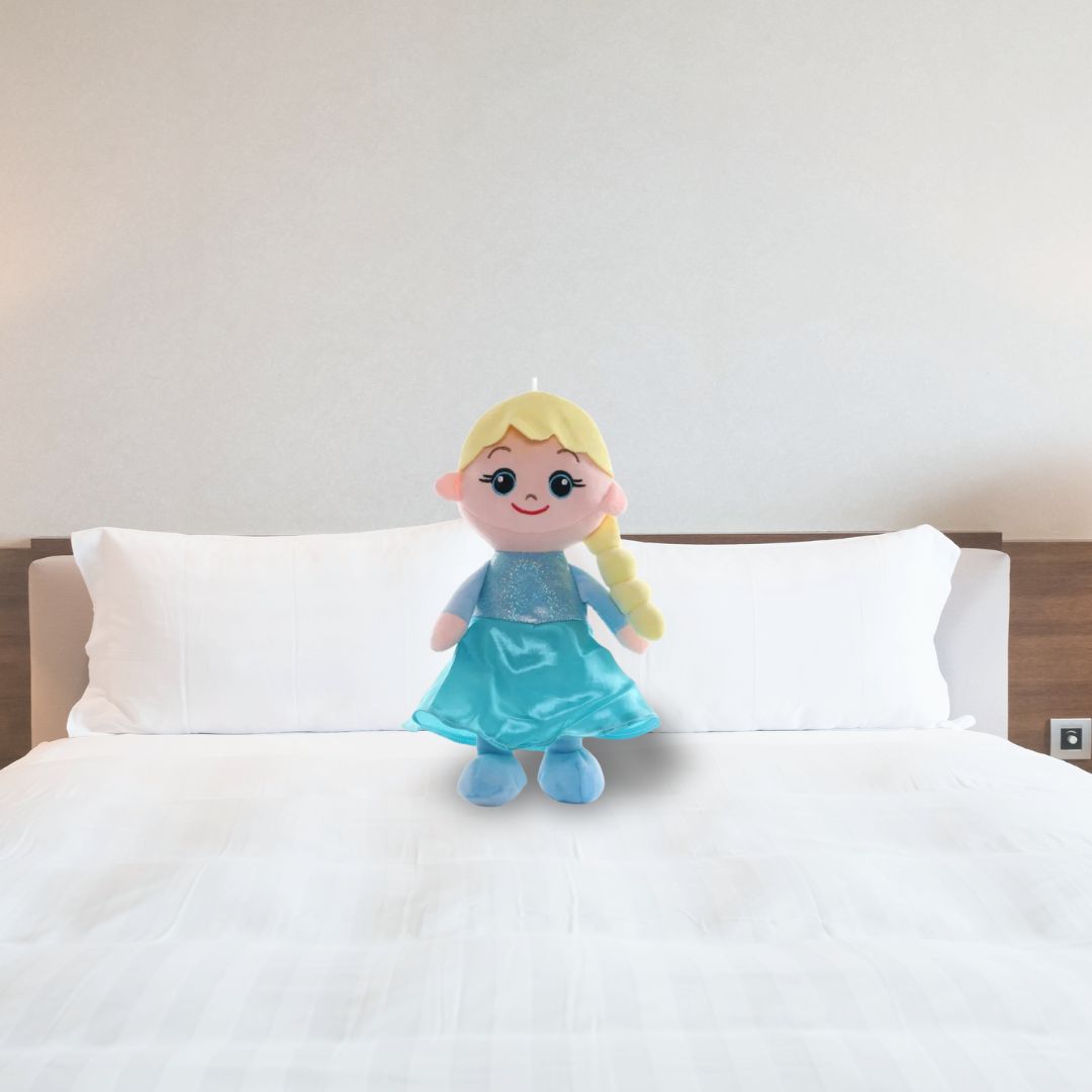 Peluche Reine des Neiges : Poupée Douce de l'Hiver Magique.