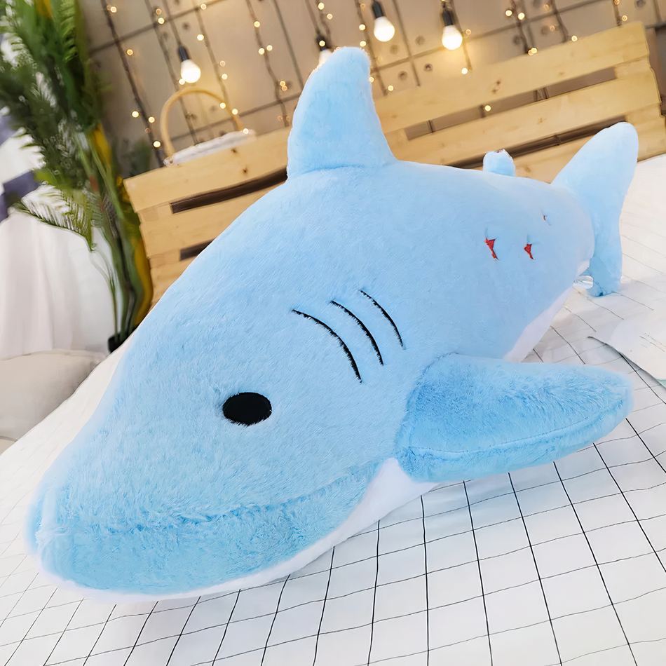 Peluche requin géant, le compagnon doux des petits marins