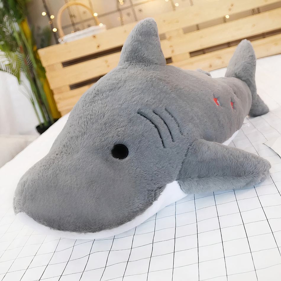 Peluche requin géant, le compagnon doux des petits marins