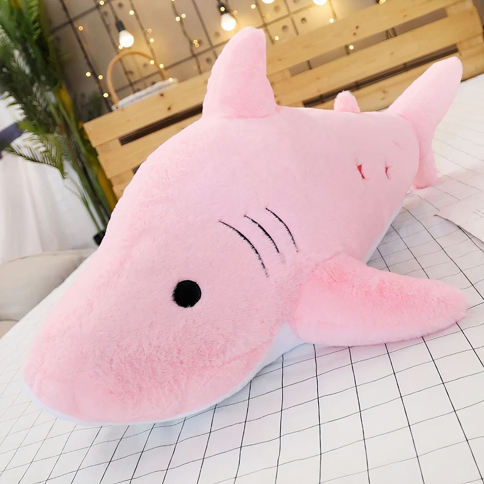 Peluche requin géant, le compagnon doux des petits marins