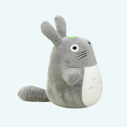 Peluche Totoro gris doux pour une chambre d'enfant cosy