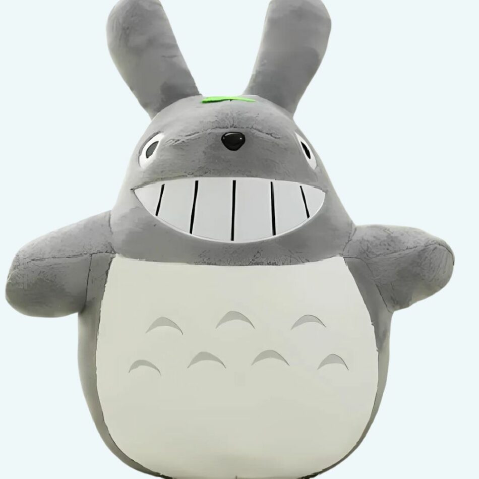 Peluche Totoro - Sourire Doux: Le Compagnon Idéal des Enfants